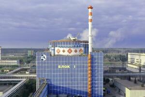 Узор на первом энергоблоке видно даже в городе, возле которого расположена электростанция