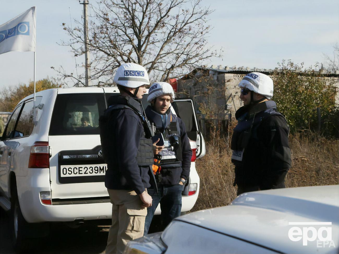 За линиями отвода, но вне выделенных мест хранения вооружения СММ зафиксировала 35 танков