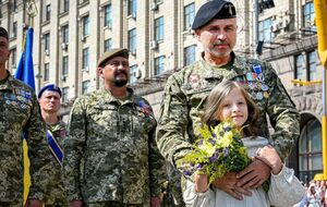 Военный, которому девочка подарила цветы, – Владимир Федченко