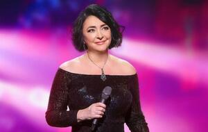 Лолита: Кто зачем приехал на "Новую волну", а я – чтобы сняться у бассейна