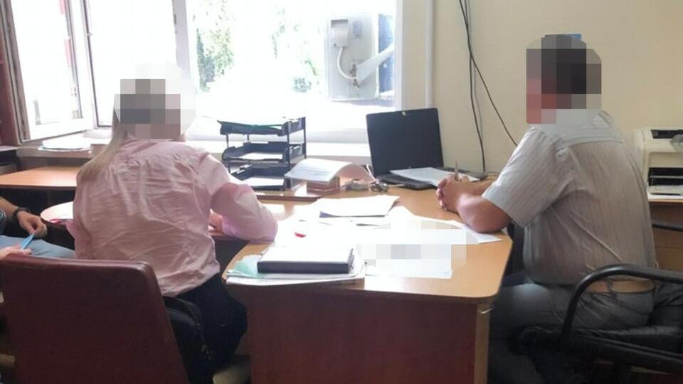 Двум чиновникам облгосадминистрации сообщили о подозрении