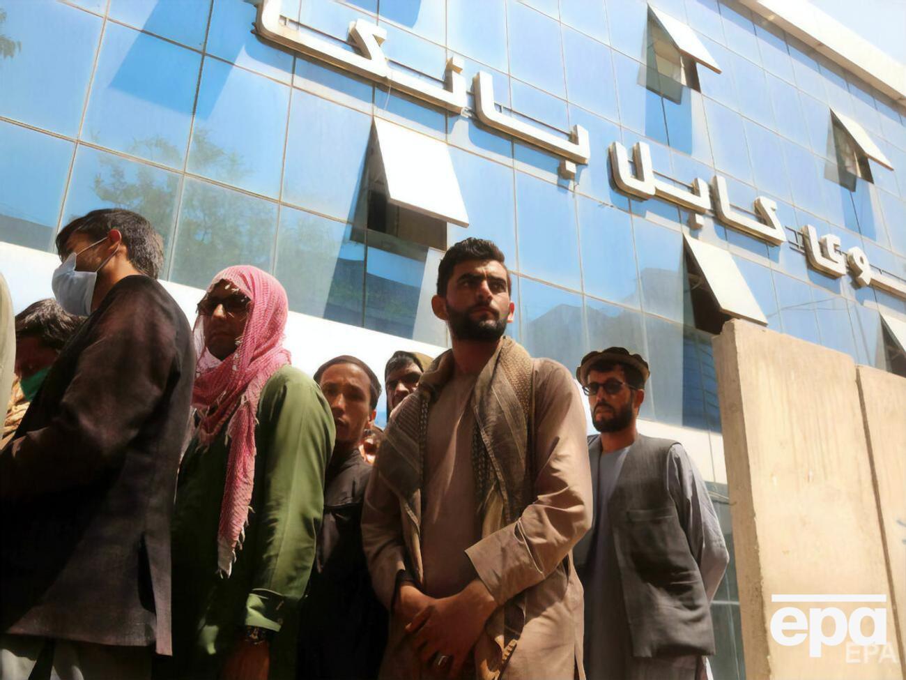 Талибы запретили афганским гражданам посещать аэропорт Кабула