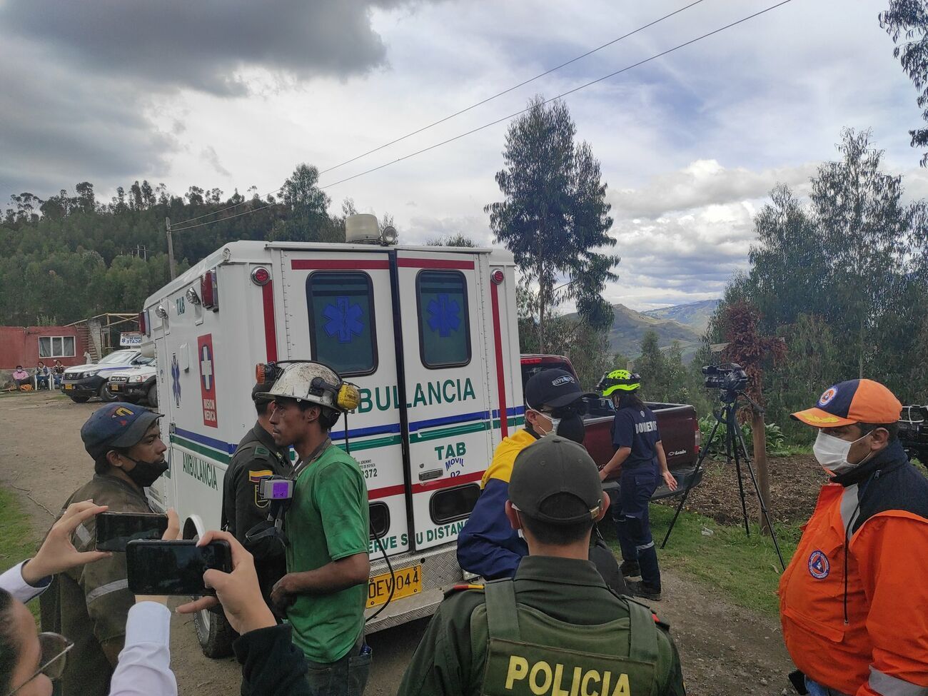 Кількох шахтарів вдалося врятувати