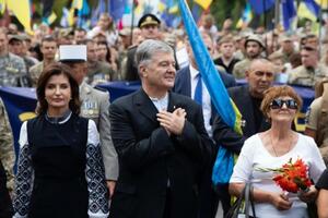 24 серпня Порошенка облили зеленкою