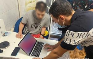 По месту жительства финуранта полиция провела обыски