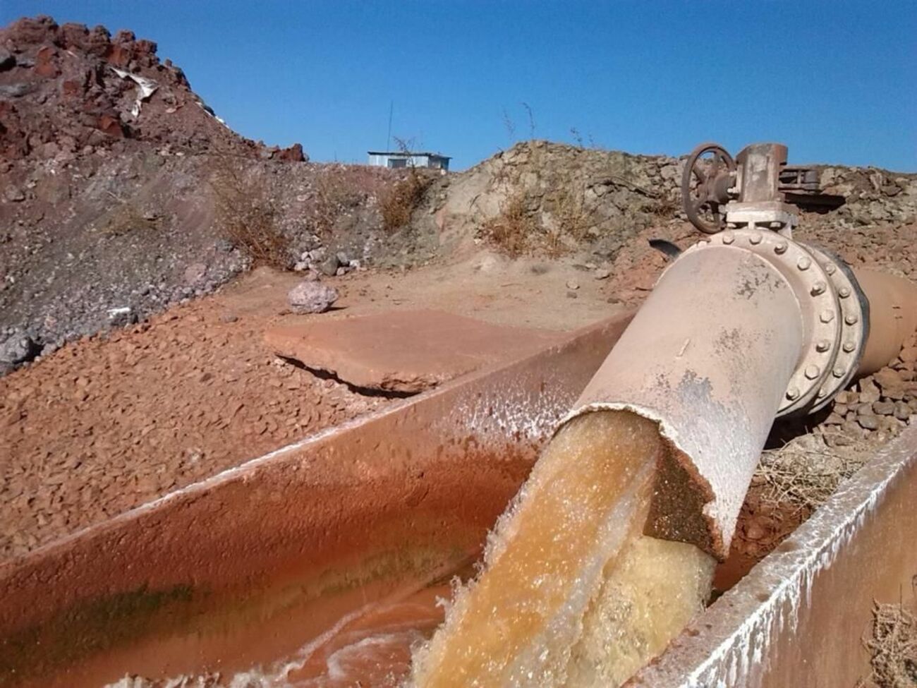 Сейчас идет проведение экспертиз, прокуратура отобрала образцы на предприятии