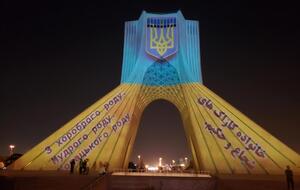 Вежі, фортеці, мости. МЗС показало світові пам'ятки, підсвічені кольорами українського прапора в День Незалежності