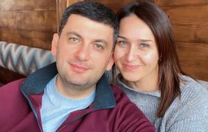 Гройсман разом із дружиною Оленою виховує трьох дітей