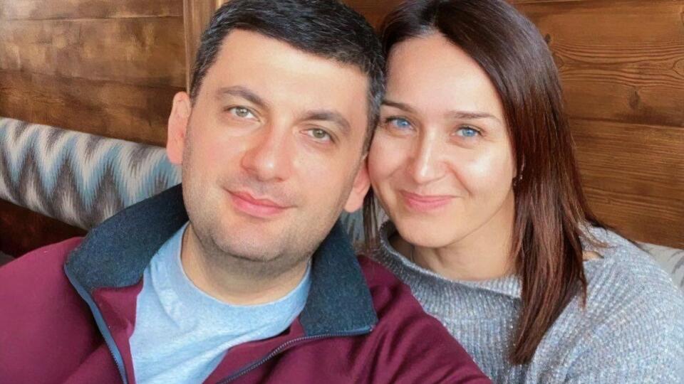 Гройсман вместе с женой Еленой воспитывает троих детей