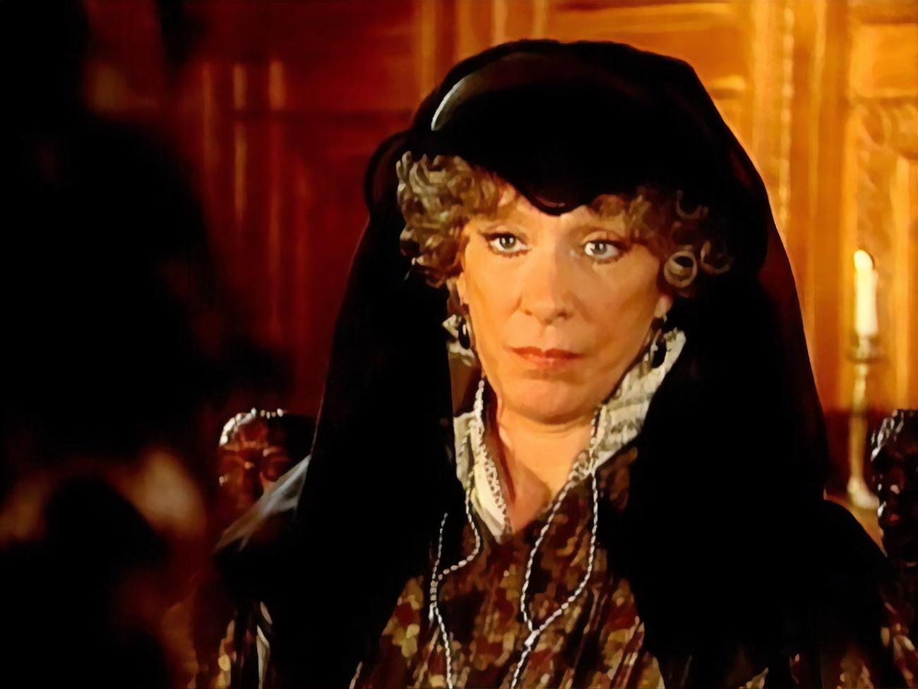 Васильева известна по фильмам "Графиня де Монсоро", "Соломенная шляпка", "Бумбараш", "Обыкновенное чудо", "Экипаж", "Чародеи"