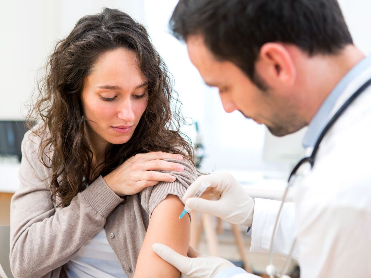 В Украине от коронавируса привито более 5,15 млн человек