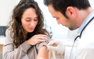 В Украине от коронавируса привито более 5,15 млн человек