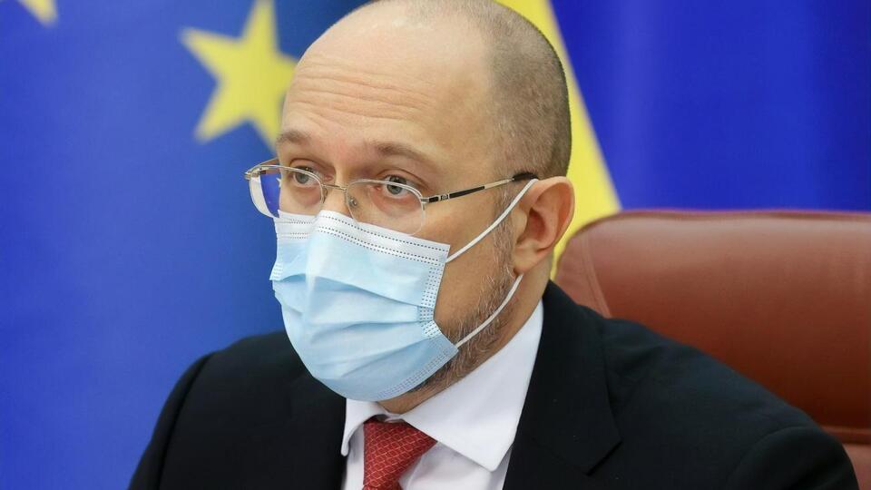 Кабмин сделает ставку на увеличение финансирования образования, медицины, социальных программ, армии, экономического роста, отметил Шмыгаль