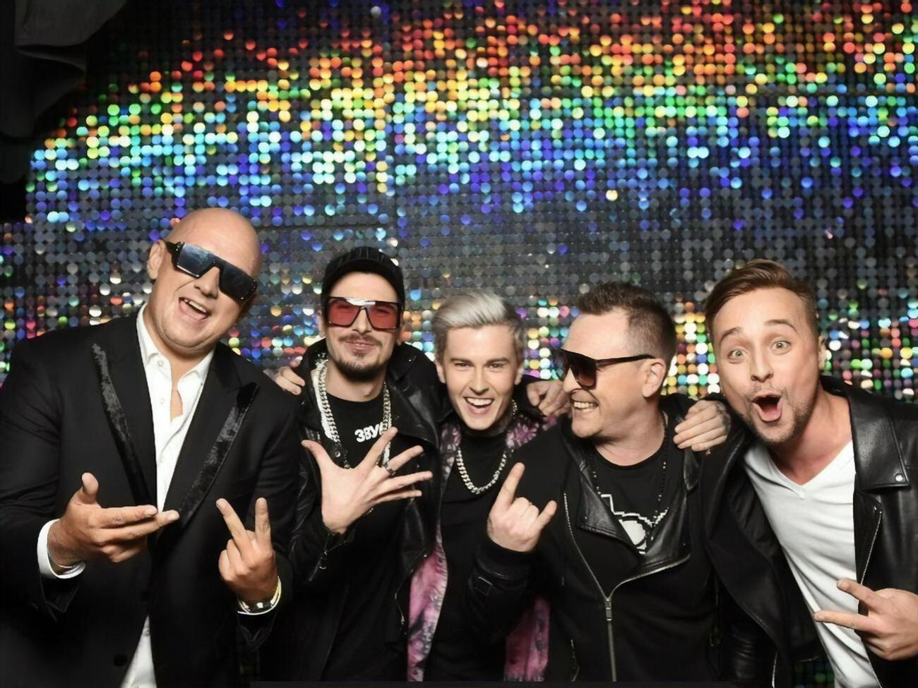 Mozgi исполнили на День Независимости&nbsp;попурри из песен "Засвіт встали козаченьки", "Ой на горі та й женці жнуть" и "Їхали козаки"