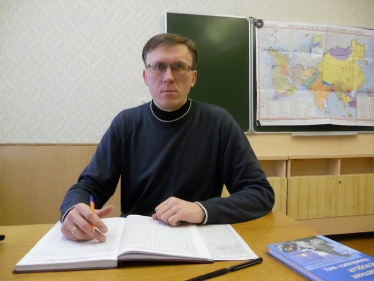 Петровского уволили с должности учителя