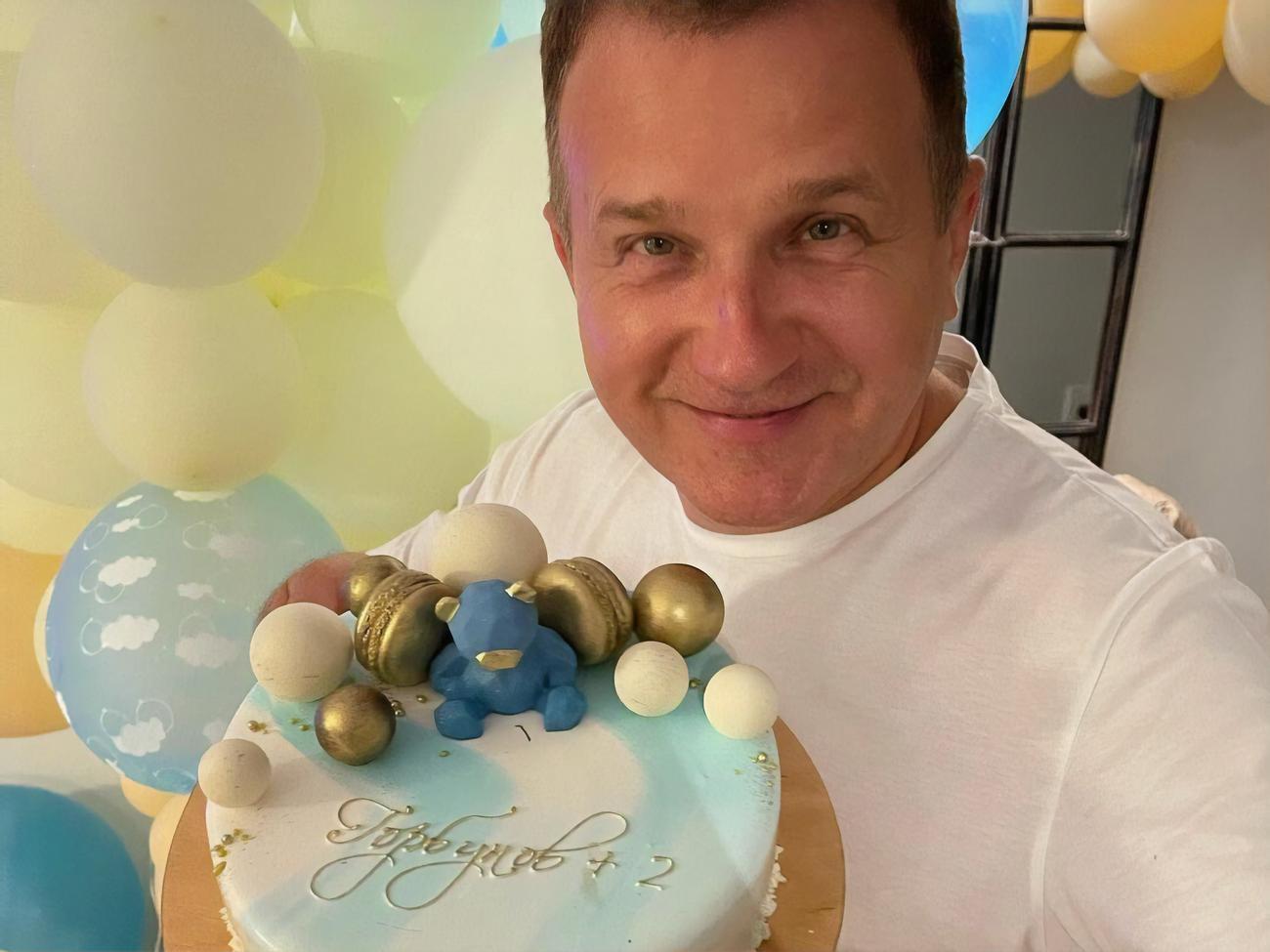 У Юрія Горбунова двоє синів: чотирирічний Іван і новонароджений, якому сьогодні виповнилося сім днів