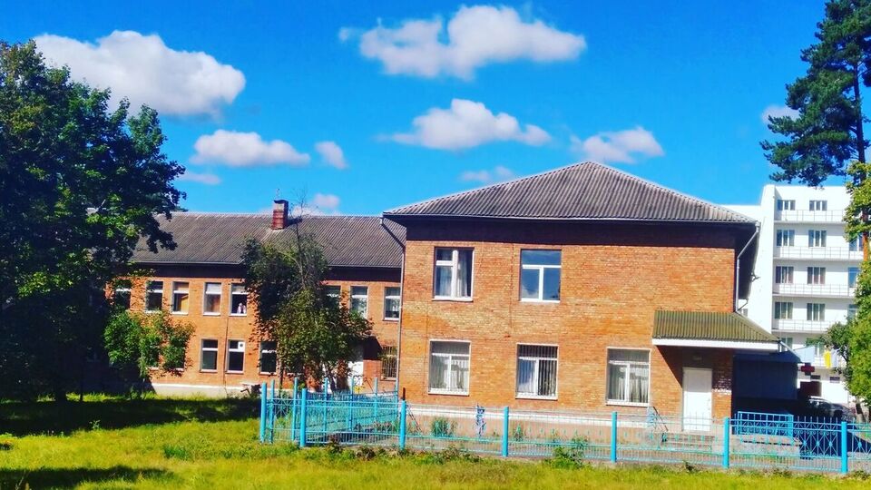 За даними перевірки, зарплату співробітникам лікарні не платили із квітня, у травні зменшили тарифні ставки і посадові оклади, але збільшили зарплати керівництву
