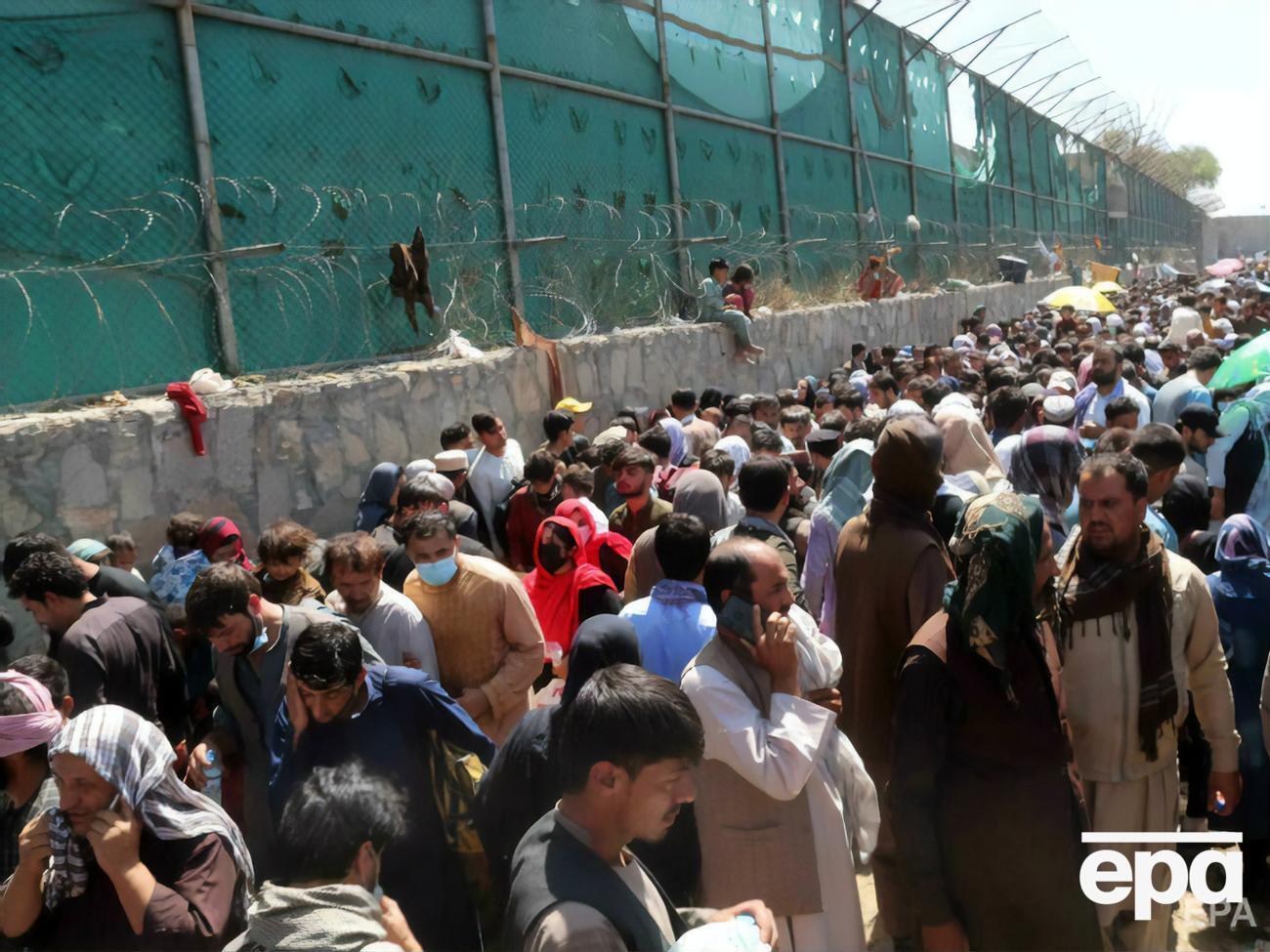 26 серпня в районі аеропорту Кабула терорист-смертник підірвав бомбу