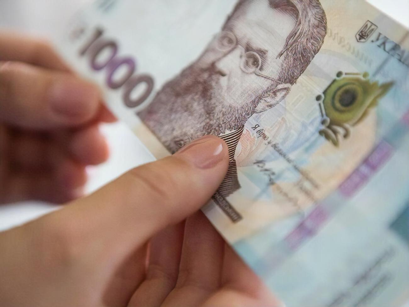 Курс гривны к основным валютам падает второй день