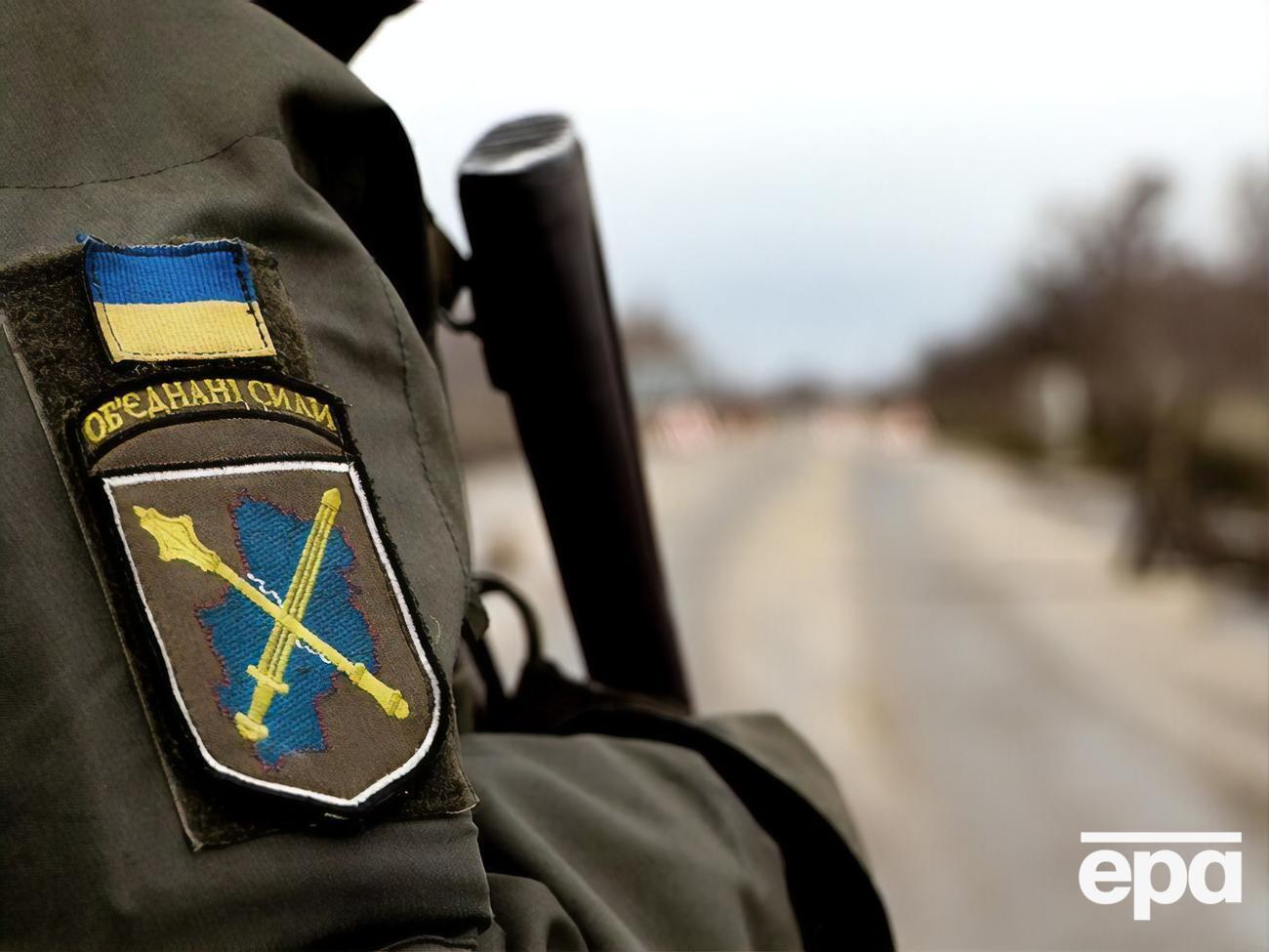 Состояние раненного украинского военного удовлетворительное, он госпитализирован, сообщили в штабе