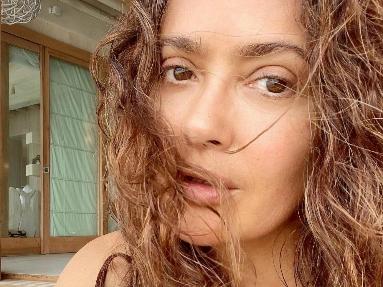 Хайек обнародовала архивное фото