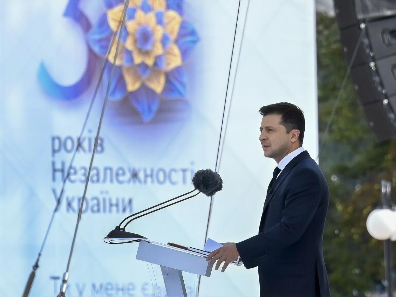 Самолет Зеленского не смог приземлиться в аэропорту Кишинева