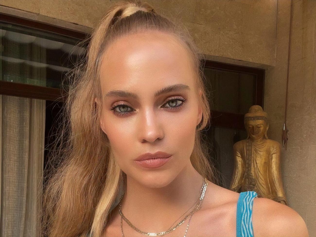 Глюк'оZа выбрала откровенную модель купальника