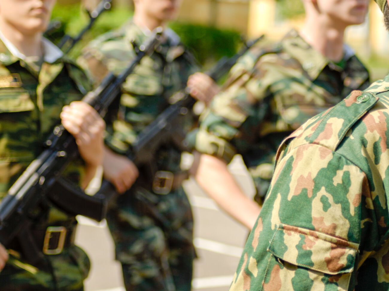 По информации украинских спецслужб, Россия не вернула в места постоянной дислокации все подразделения, задействованные в военных учениях в начале года