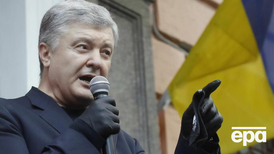 24 августа Порошенко облили зеленкой в центре Киева