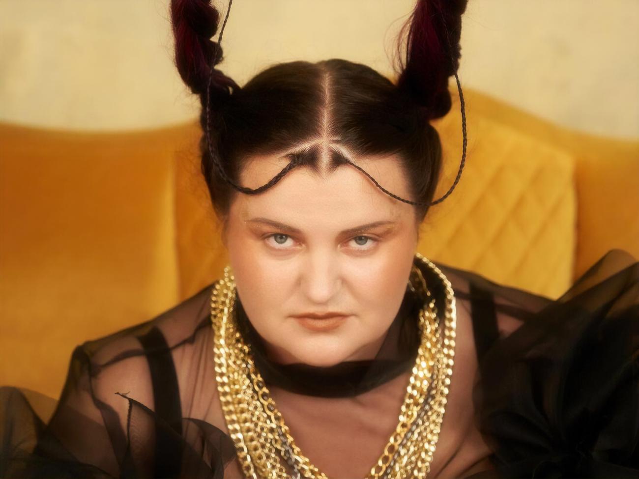 По словам alyona alyona, больше всего денег у нее уходит на жилье, проезд и питание