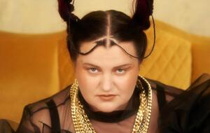 По словам alyona alyona, больше всего денег у нее уходит на жилье, проезд и питание