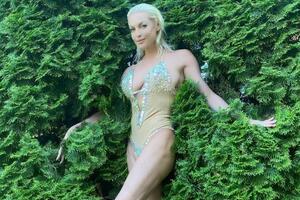 Цього разу Волочкова продемонструвала шпагат не на курорті, як робила останнім часом, а в студії YouTube-програми