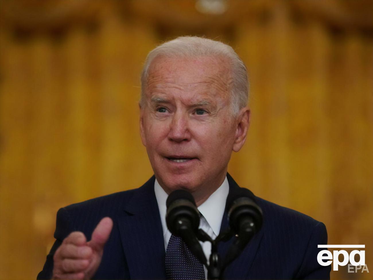 Ситуация в аэропорту Кабула продолжает оставаться крайне опасной, отметил Байден