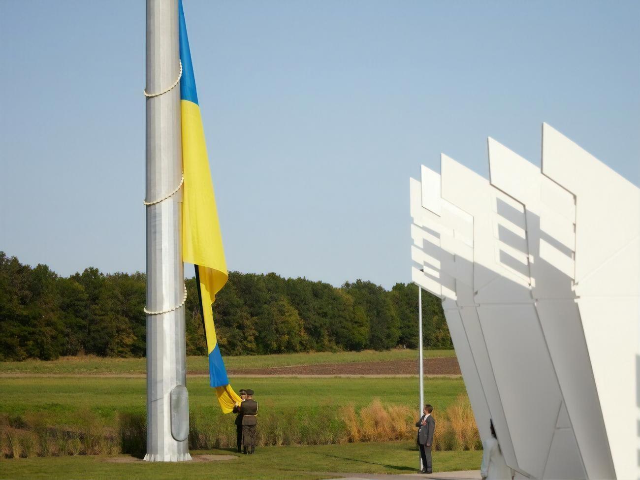 В Україні опустять державні прапори