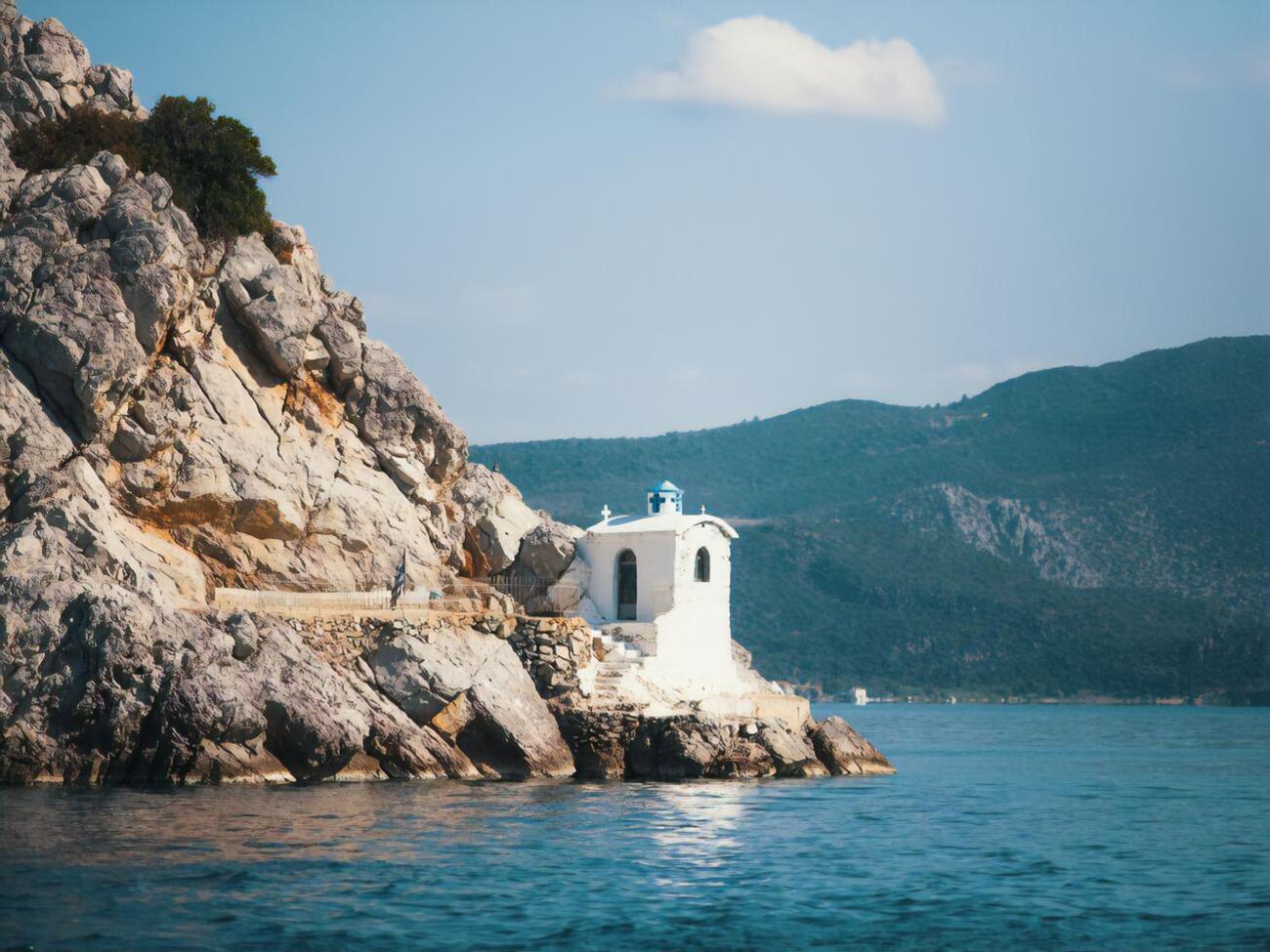 Суховантаж затонув у територіальних водах Греції, моряків урятували