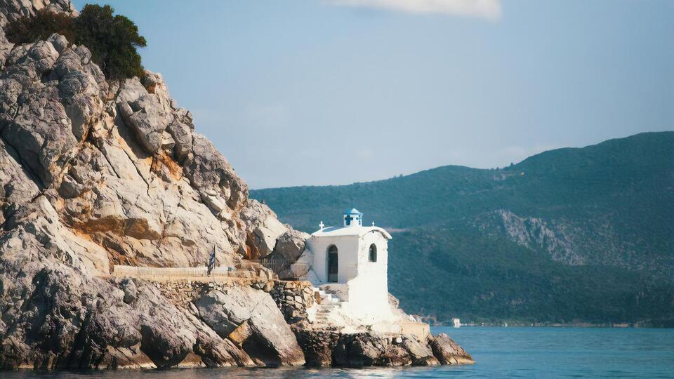 Суховантаж затонув у територіальних водах Греції, моряків урятували