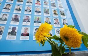 29 серпня в Україні вшановують пам'ять захисників, які загинули на Донбасі