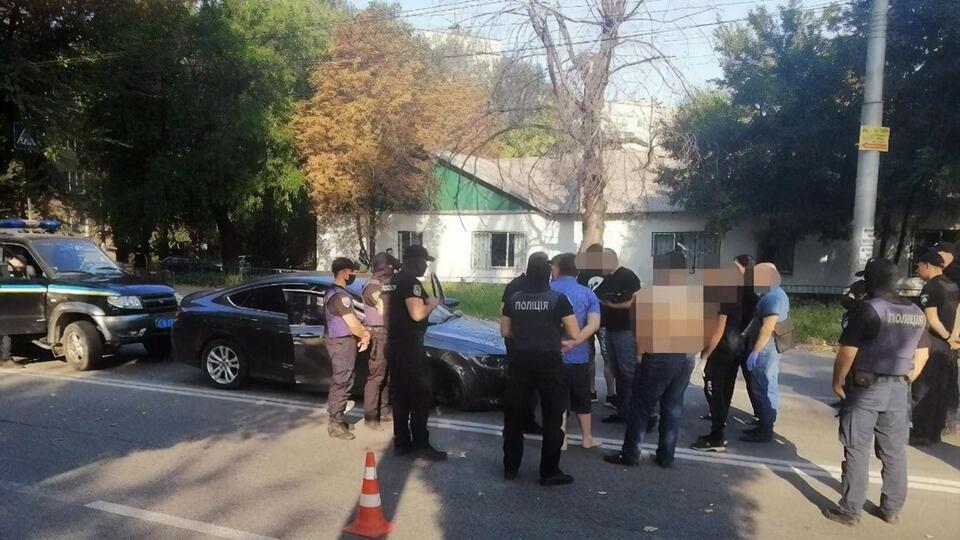 Двое мужчин обстреляли оппонентов и уехали на Chrysler