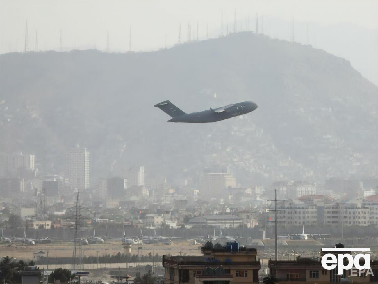 "Талібан" запевнив, що іноземцям та афганцям буде дозволено покинути країну, зазначили в Держдепартаменті США