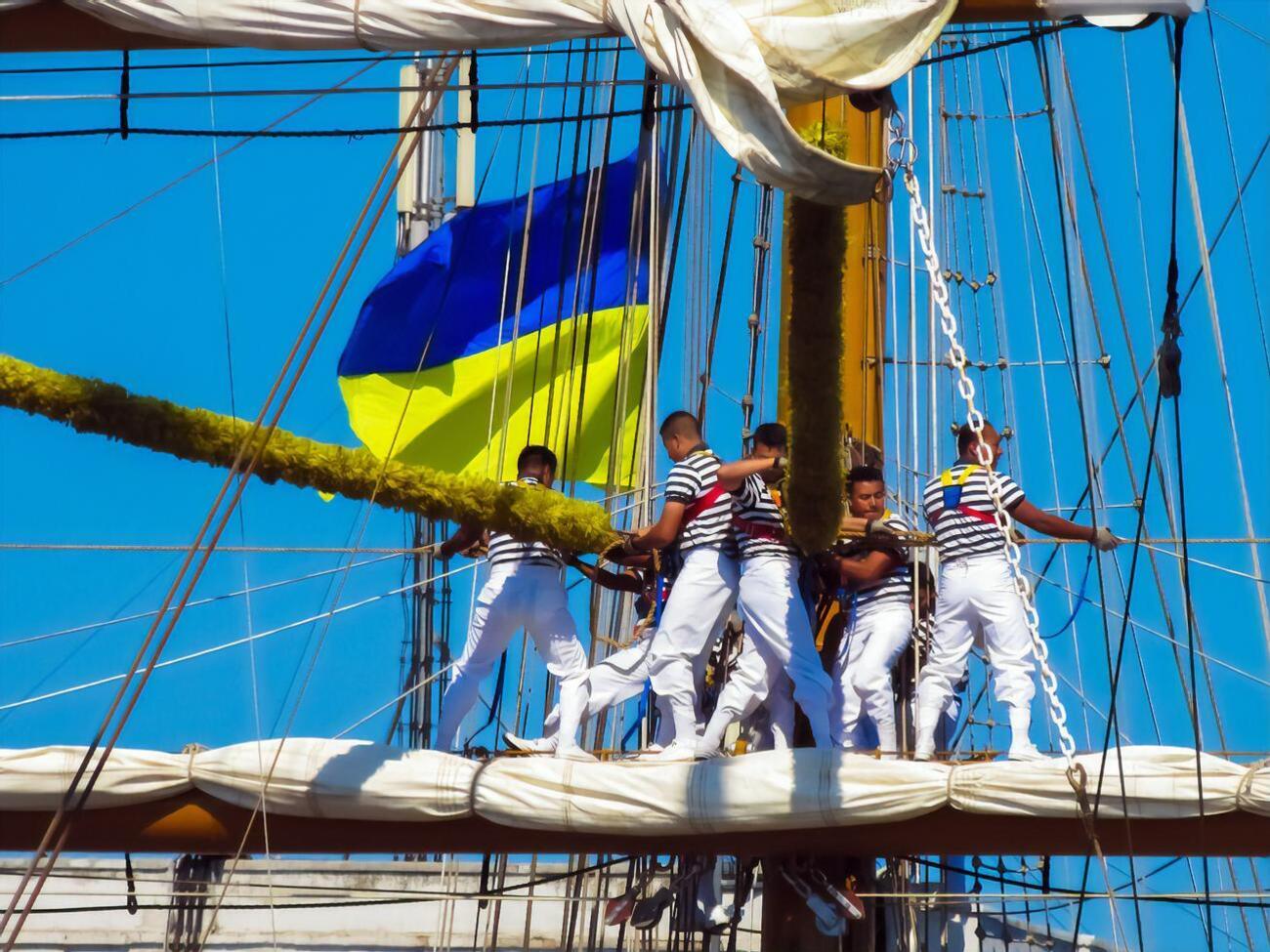 Усім українським морякам продовжили строк дії їхніх документів