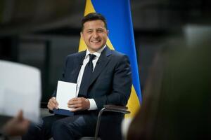 Зеленський: Ми працюємо над завершенням першого перегляду чинної програми МВФ