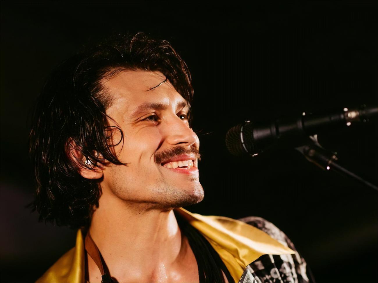 Каднай став відомим після участі в шоу "Фабрика зірок"