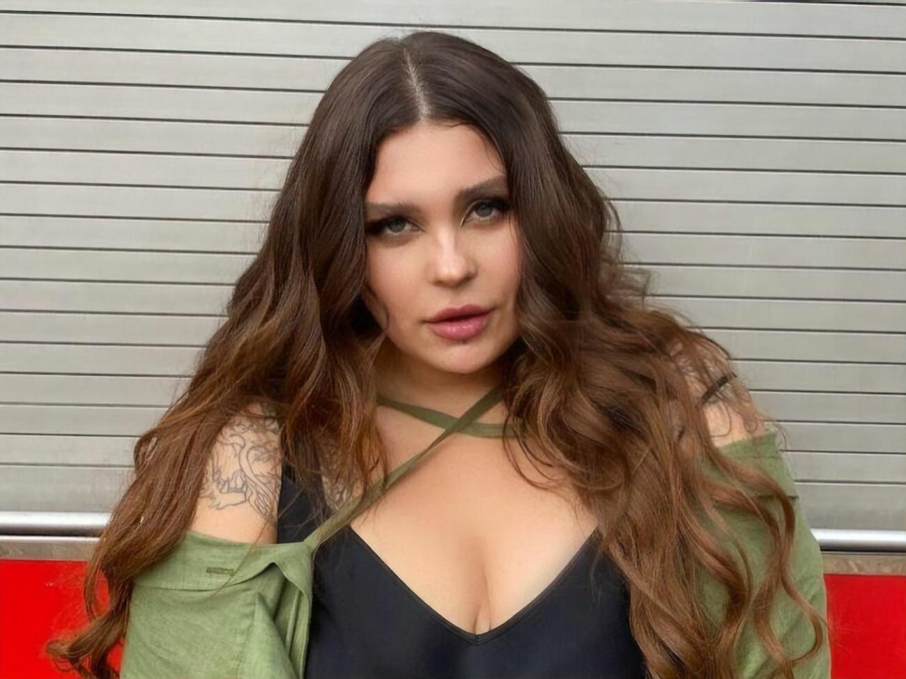 Зарицкая сейчас отдыхает в Хорватии, откуда постит ролики в Instagram Stories