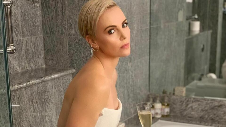 Терон – мать двоих усыновленных детей