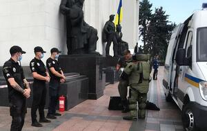 До навчань біля будівлі Ради було залучено вибухотехніків, спецпризначенців, співробітників поліції та Управління держохорони