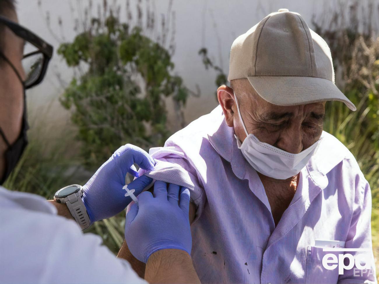 В США одну прививку против коронавируса получили почти 192 млн человек