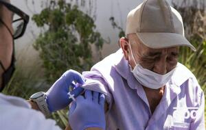 В США одну прививку против коронавируса получили почти 192 млн человек