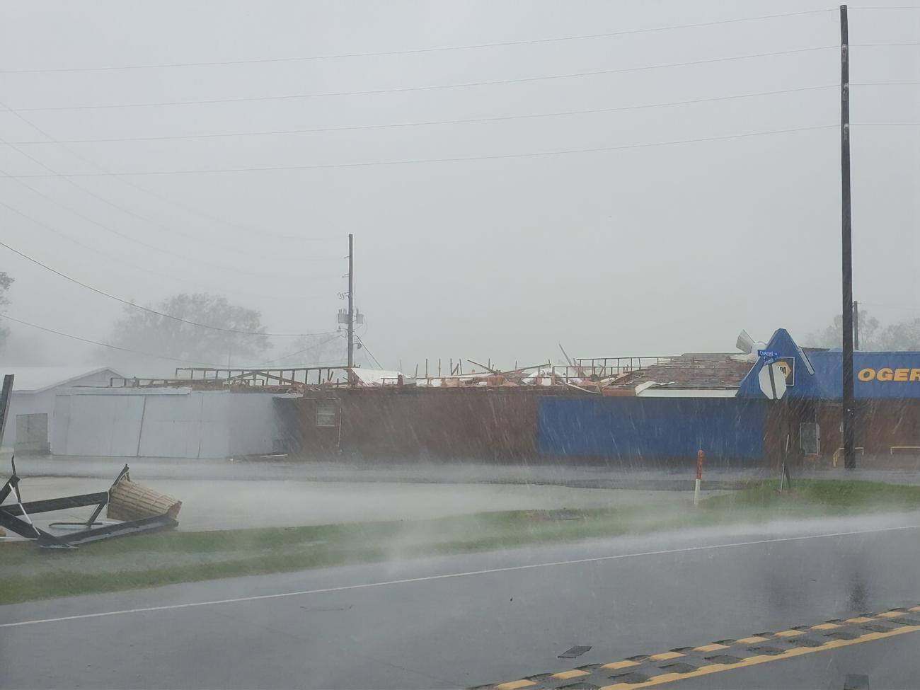 Ураган Іда зривав дахи з будівель Луїзіани
