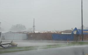 Ураган Іда зривав дахи з будівель Луїзіани