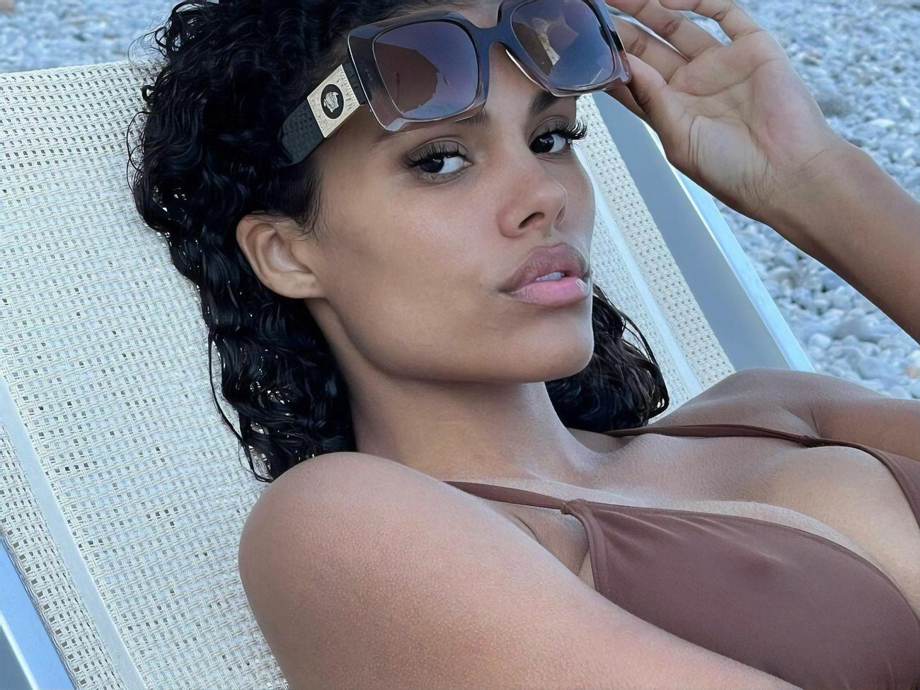 В 2019 году Кунаки родила дочь